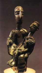 Bronzestatuette der "Piet" Urzuli, Sardinien Hhe 10,5 cm Spte Nuraghen-Kultur, 6. Jh. v. Chr. Venceslas Kruta: Die Anfnge Europas 6000-500 v. Chr. (=Universum der Kunst). Mnchen: Beck 1993, Abb. 154